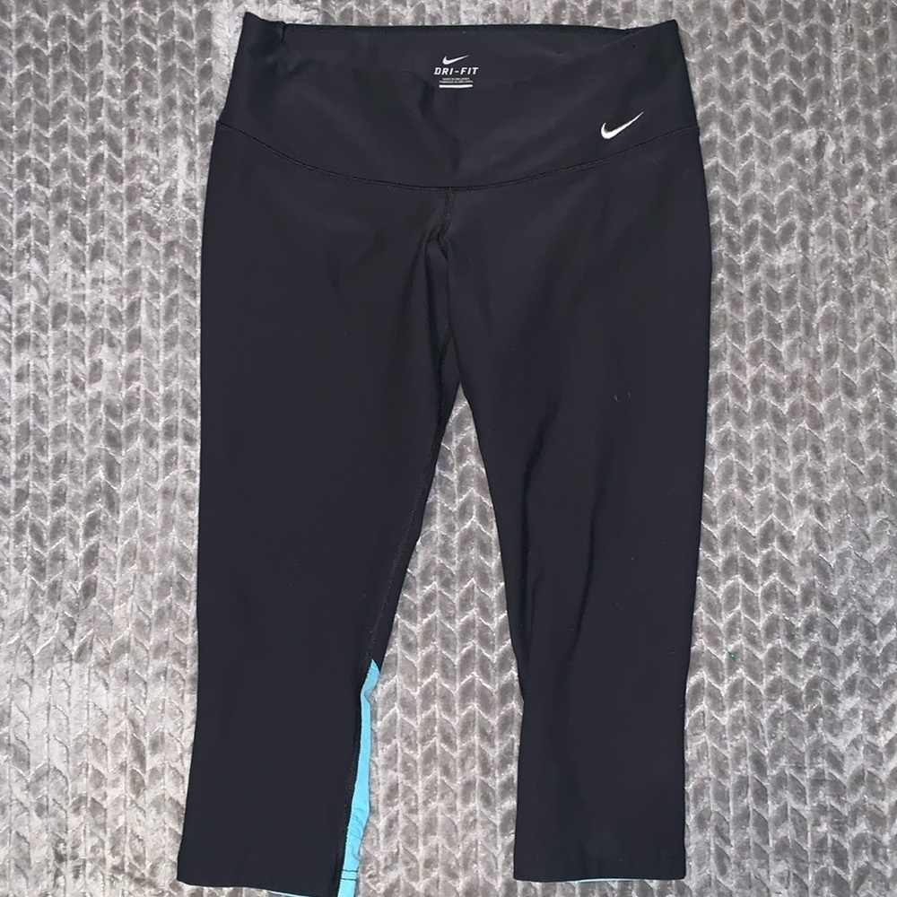 Nike Dri-Fit Leggings.  Size Medium.‎  Crop Style.